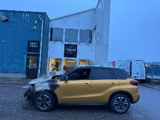 Vaurioauto  passenger cars Suzuki Vitara 1.4 Boosterjet Style Smart Hybrid BJ 2023 61.000 KM 2023/4