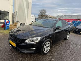uszkodzony samochody osobowe Volvo V-60 2.0 D2 Nordic+ 2016/7