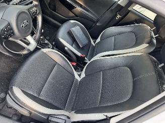 Kia Picanto 1.0 CVVT Design Edition picture 14