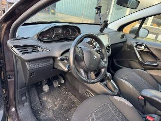 Peugeot 208 1.2 VTi Blue Lease picture 11