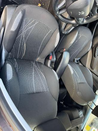 Peugeot 208 1.2 VTi Blue Lease picture 16