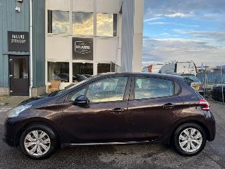 Peugeot 208 1.2 VTi Blue Lease picture 2