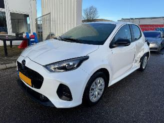 damaged passenger cars Mazda 2 Hybrid 1.5 Prime-line AUTOMAAT BJ 2024 14.657 KM 2024/11
