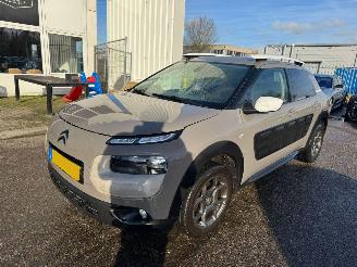 Damaged car Citroën C4 cactus 1.2 PureTech Shine BJ 2015 160.986 KM 2015/11
