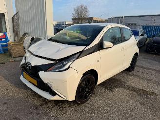 Auto incidentate Toyota Aygo 1.0 VVT-i x-play BJ 2014 142.605 KM 2014/9