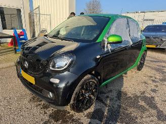 Vaurioauto  passenger cars Smart Forfour electric drive passion 18 kWh 2018/5