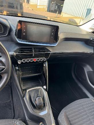 Peugeot 208 1.2 PureTech Active picture 11