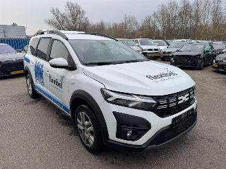 krockskadad bil auto Dacia Jogger 1.0 TCe 110 Expression 7p. 2024/4