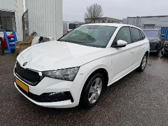 krockskadad bil auto Skoda Scala Skoda Scala 1.0 TSI Ambition AUTOMAAT 2020/8