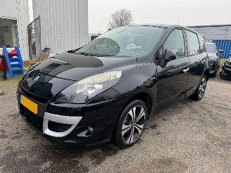 Vaurioauto  passenger cars Renault Scenic 2.0 Bose AUTOMAAT 2011/4