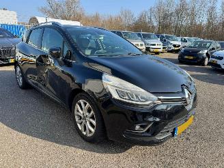 damaged passenger cars Renault Clio 1.5 dCi Ecoleader Intens 2017/2
