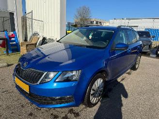 damaged passenger cars Skoda Octavia Combi 1.6 AUTOMAAT TDI Greentech Ambition Business 2018/11