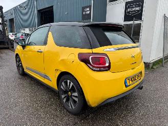 Citroën DS3 Cabrio 1.2 VTi Chic picture 3