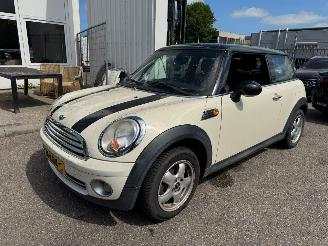 krockskadad bil auto Mini Cooper 3-Deurs 1.6 Cooper Business Line 2010/4