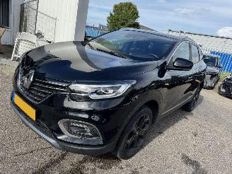 Vaurioauto  passenger cars Renault Kadjar 1.3 TCe Black Edition 2019/6