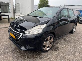 skadebil auto Peugeot 208 1.0 VTi Access 2014/3