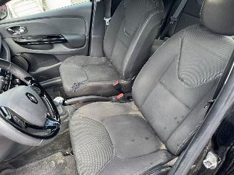 Renault Clio 0.9 TCe Expression picture 17