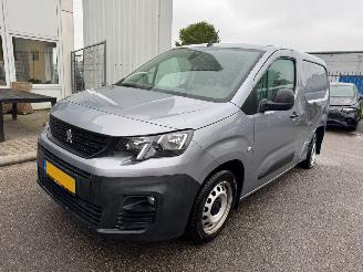 Schade bestelwagen Peugeot Partner 1.5 AUTOMAAT BlueHDI Premium 2019/11