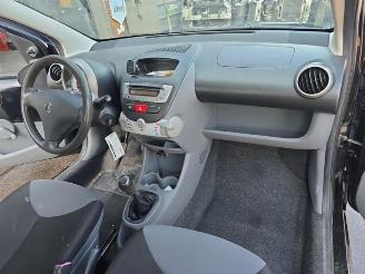 Peugeot 107 107, Hatchback, 2005 / 2014 1.0 12V picture 12