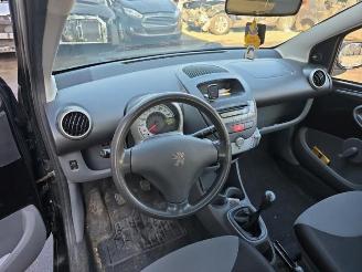 Peugeot 107 107, Hatchback, 2005 / 2014 1.0 12V picture 9