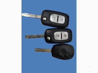 demontáž osobní automobily Renault Clio Clio III (BR/CR), Hatchback, 2005 / 2014 1.5 dCi FAP 2011/5