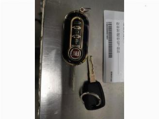 Vrakbiler auto Fiat 500 500 (312), Hatchback, 2007 0.9 TwinAir 85 2011/8