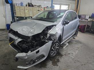 Voiture accidenté Volkswagen Polo Polo V (6R), Hatchback, 2009 / 2017 1.2 TSI 16V BlueMotion Technology 2017/6