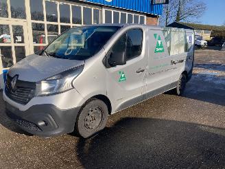 skadebil bedrijf Renault Trafic TRAFIC 125 L2 AIRCO NAVI 2017/3