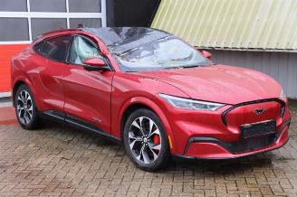 Vrakbiler auto Ford USA Mustang Mustang Mach-E, SUV, 2020 98kWh AWD 2021/5