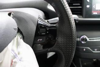 Peugeot 308 308 SW (L4/L9/LC/LJ/LR), Combi 5-drs, 2014 / 2021 1.2 12V e-THP PureTech 130 picture 16