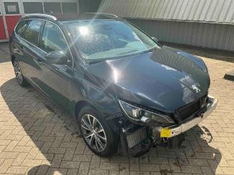 Vrakbiler auto Peugeot 308 308 SW (L4/L9/LC/LJ/LR), Combi 5-drs, 2014 / 2021 1.2 12V e-THP PureTech 110 2017/7
