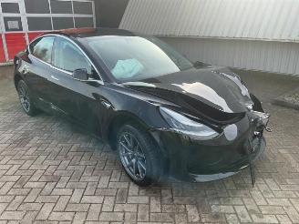 Vrakbiler auto Tesla Model 3 Model 3, Sedan, 2017 Standard RWD Plus 60 kWh 2019/12