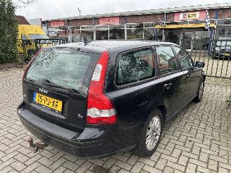 Volvo V-50 2.4 MOMENTUM picture 3