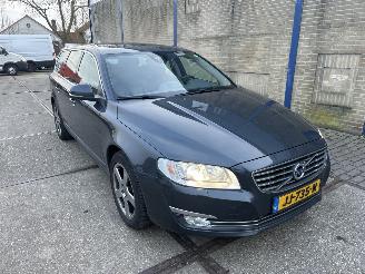 skadebil auto Volvo V-70 2.0 T4 POLAR+ 2016/4