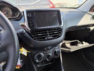 Peugeot 208 1.2 Pure Tech Blue Lion picture 11