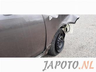 Mitsubishi Colt  picture 8