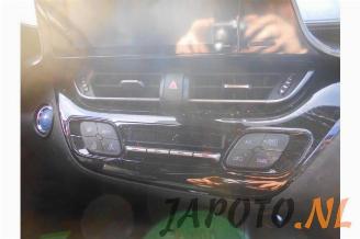 Toyota C-HR C-HR (X1,X5), SUV, 2016 1.8 16V Hybrid picture 11