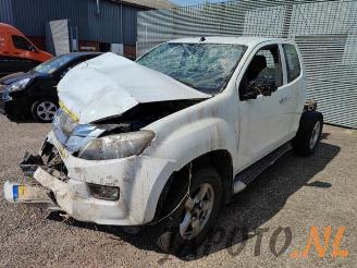 Salvage car Isuzu D-Max D-Max (TFR/TFS), Pick-up, 2012 2.5 D Twin Turbo 2016/1