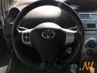 Toyota Yaris Yaris II (P9), Hatchback, 2005 / 2014 1.3 16V VVT-i picture 12