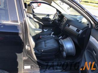 Mitsubishi Outlander Outlander (GF/GG), SUV, 2012 2.0 16V PHEV 4x4 picture 9