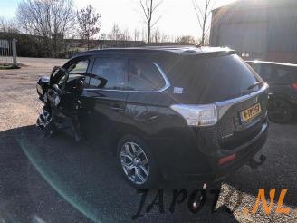 Mitsubishi Outlander Outlander (GF/GG), SUV, 2012 2.0 16V PHEV 4x4 picture 3