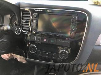 Mitsubishi Outlander Outlander (GF/GG), SUV, 2012 2.0 16V PHEV 4x4 picture 12