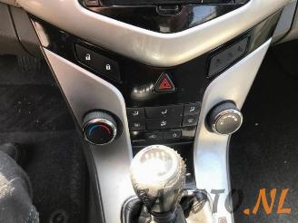 Chevrolet Cruze Cruze (300), Sedan, 2009 / 2015 1.8 16V VVT picture 16