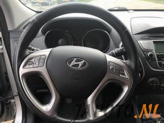 Hyundai Ix35 iX35 (LM), SUV, 2009 / 2015 2.0 16V picture 14