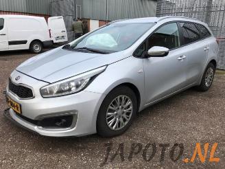 demontáž osobní automobily Kia Cee d Cee'd Sportswagon (JDC5), Combi, 2012 / 2018 1.6 CRDi 16V VGT 2015/10