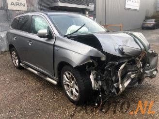 Mitsubishi Outlander Outlander (GF/GG), SUV, 2012 2.0 16V PHEV 4x4 picture 3