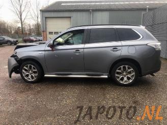 Mitsubishi Outlander Outlander (GF/GG), SUV, 2012 2.0 16V PHEV 4x4 picture 8
