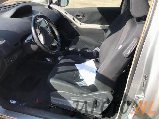 Toyota Yaris Yaris II (P9), Hatchback, 2005 / 2014 1.3 16V VVT-i picture 10