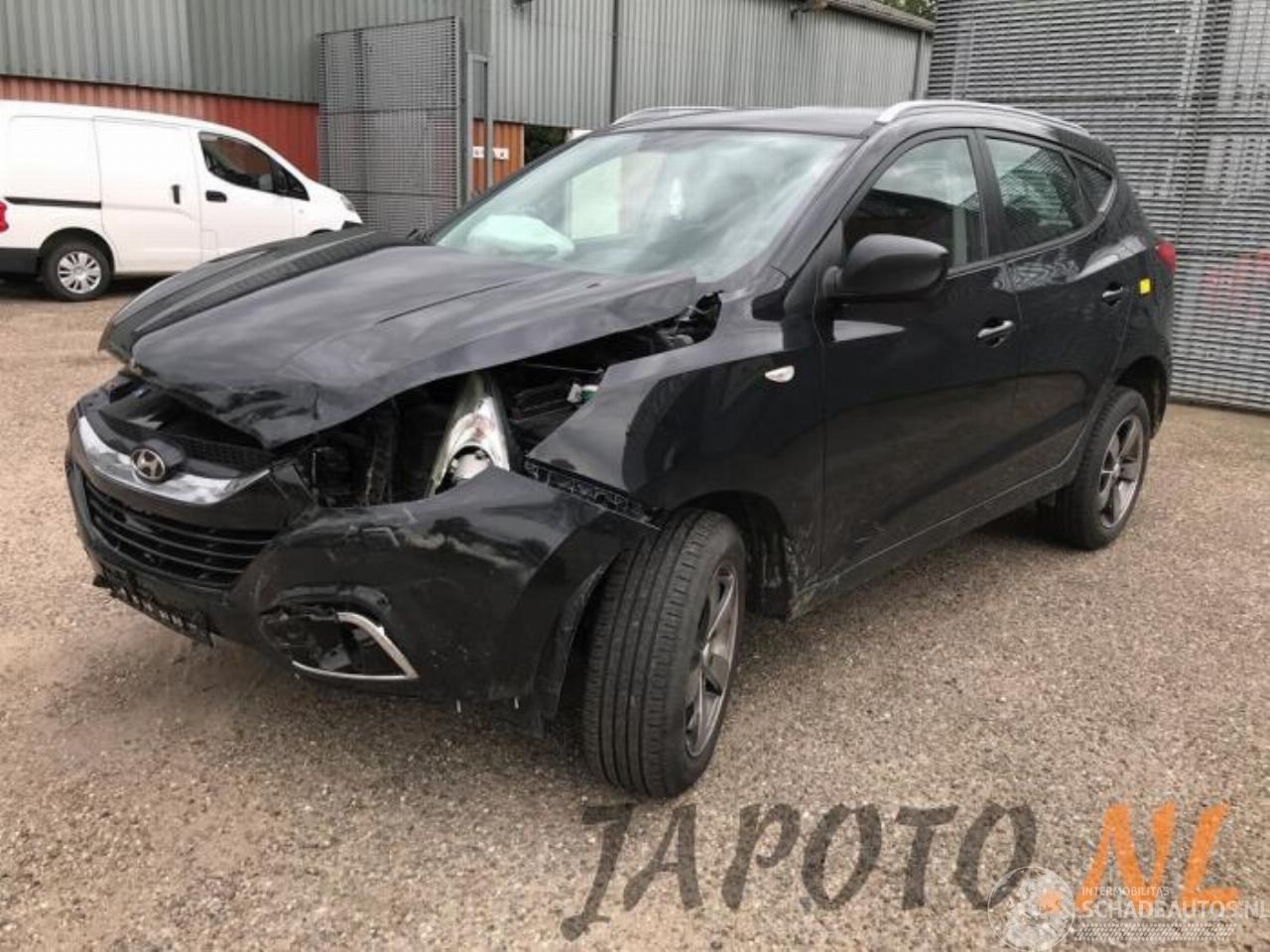 Hyundai Ix35 iX35 (LM), SUV, 2009 / 2015 2.0 16V