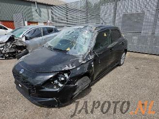 Auto da rottamare Suzuki Swift Swift (ZCE/ZDE), Hatchback 5-drs, 2023 1.2 VVT 12V Hybrid 2024/11